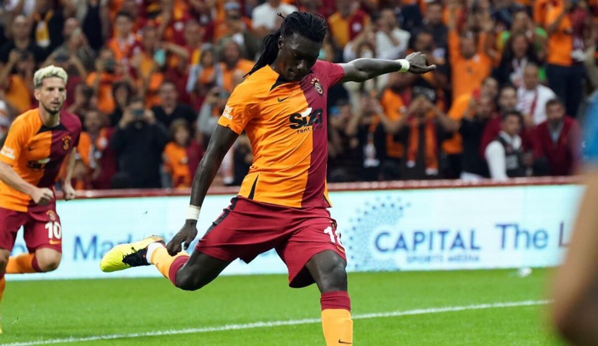 Bafetimbi Gomis Okan Buruk&#039;a cevap verdi! &quot;Soyunma odası konuşmamızı medya önüne taşıdı&quot;