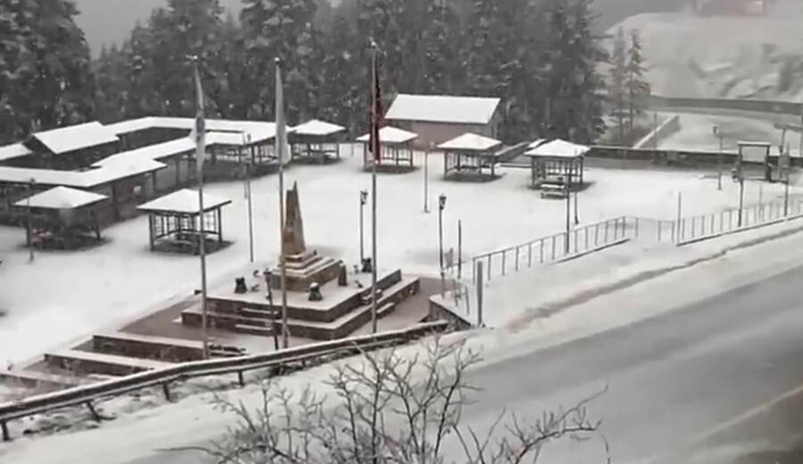 Nisan ayında kış geri geldi! Lapa lapa yağdı, ekipler alarma geçti Nisan ayında kış geri geldi! Lapa lapa yağdı, ekipler alarma geçti