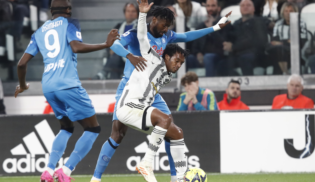 Juventus - Napoli (0-1 ÖZET) İtalya'da şampiyonluk düğümü çözüldü Juventus - Napoli (0-1 ÖZET) İtalya'da şampiyonluk düğümü çözüldü