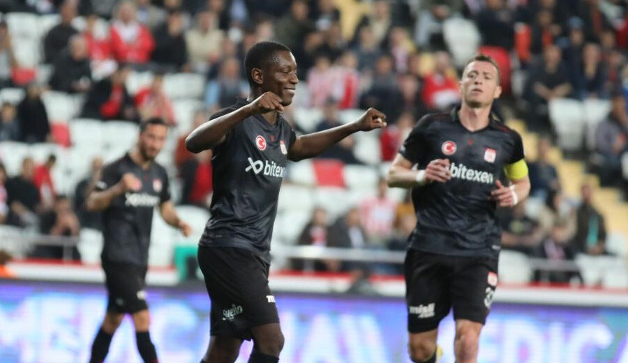 Rıza Çalımbay: Fenerbahçe maçını kazanmak için ne gerekiyorsa yapacağız