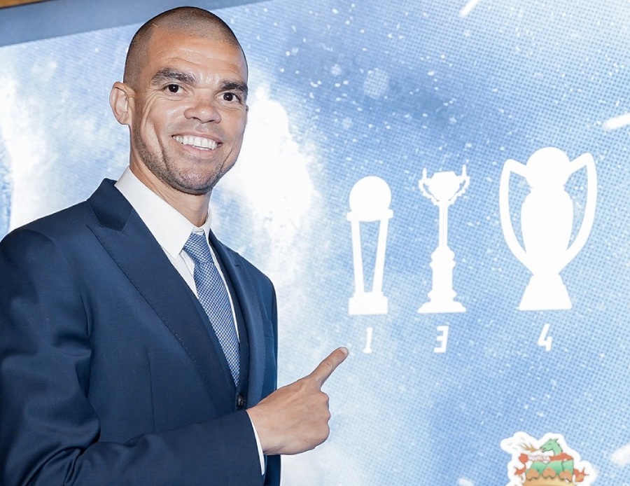Pepe 40 yaşında sözleşmesini uzattı! Tarihi transferin kontratı müzede sergilenecek Pepe 40 yaşında sözleşmesini uzattı! Tarihi transferin kontratı müzede sergilenecek