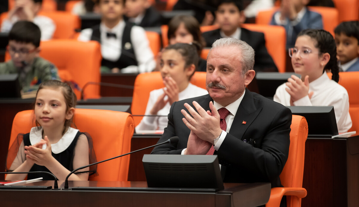 Şentop, Kılıçdaroğlu ve Yıldırım'dan veda: Son defa kürsüye geldiler Şentop, Kılıçdaroğlu ve Yıldırım'dan veda: Son defa kürsüye geldiler