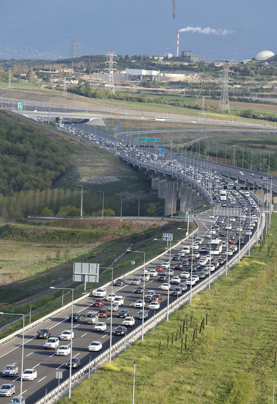 Bayram ve tatil bitti, trafik çilesi devam etti