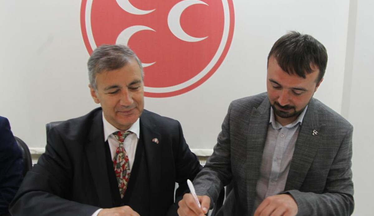 Zafer Partisi'nde istifa depremi! İl başkanı ve beraberindeki 24 kişi MHP'ye katıldı