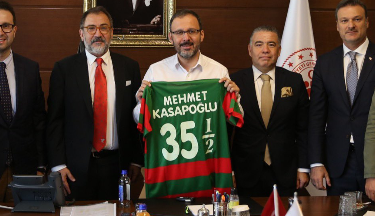 Karşıyaka Stadı neden bitmiyor? Bakan Kasapoğlu açıkladı Karşıyaka Stadı neden bitmiyor? Bakan Kasapoğlu açıkladı