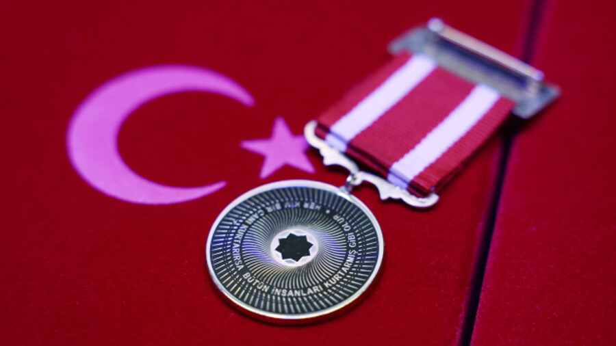 55 bin kişiye üstün hizmet madalyası verilecek, üzerindeki bu detay tüyler ürpertti