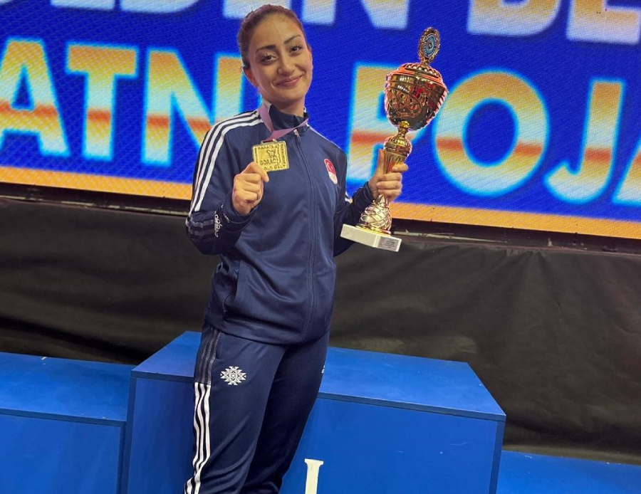 Milli sporcu  Ayşe Yılmaz'dan gururlandıran başarı: Sırbistan'dan altın madalya ile döndü