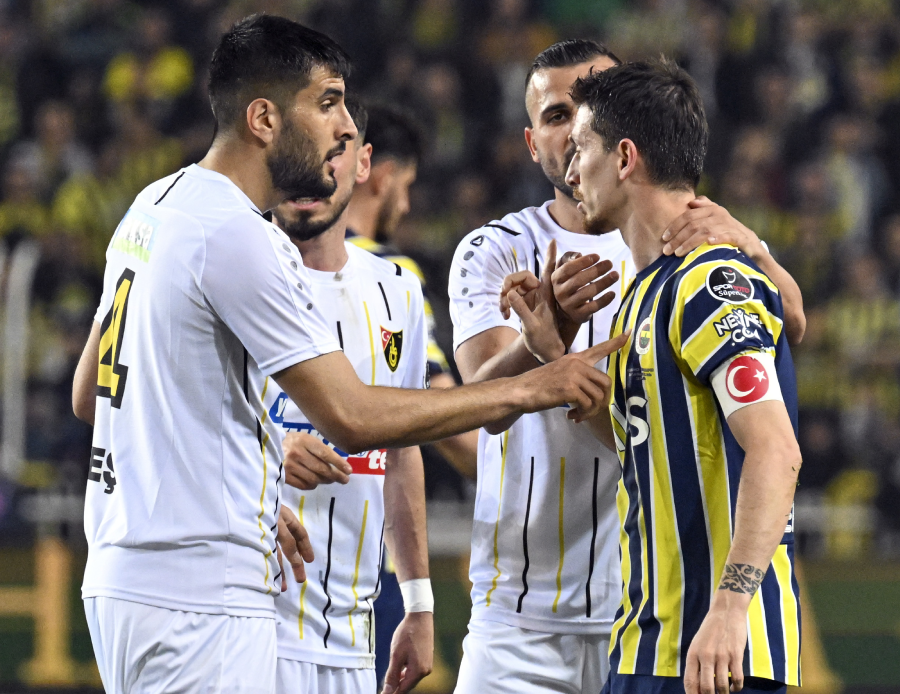 Nihat Kahveci'den Mert Hakan Yandaş'a tepki: Seyirciyle, arkadaşlarıyla, rakiple konuşma