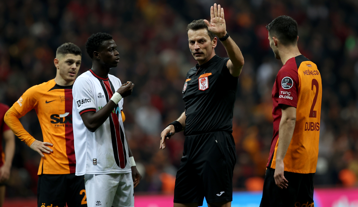 Süper Lig'de sıcak gelişme: PFDK 6 takıma ceza yağdırdı: 7 maç men edildi Süper Lig'de sıcak gelişme: PFDK 6 takıma ceza yağdırdı: 7 maç men edildi