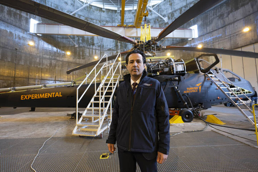 Türkiye'nin yerli helikopteri ATAK-2 ilk defa motor çalıştırdı Türkiye'nin yerli helikopteri ATAK-2 ilk defa motor çalıştırdı