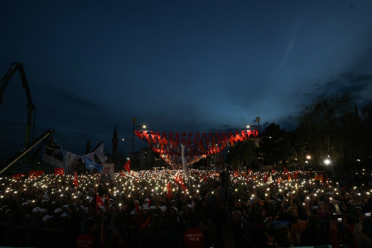 Fuat Oktay'dan Millet İttifakı'na sert sözler: Herkese mavi boncuk dağıtıyorlar Fuat Oktay'dan Millet İttifakı'na sert sözler: Herkese mavi boncuk dağıtıyorlar