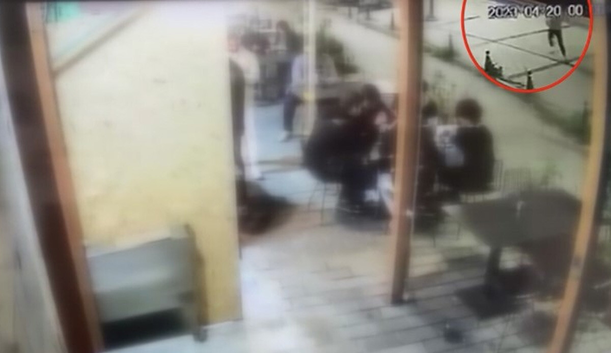 İstanbul Karaköy'de korkunç cinayet! “Banka oturma” tartışması kanlı bitti: Sevgilisinin yanında kalbinden bıçaklandı