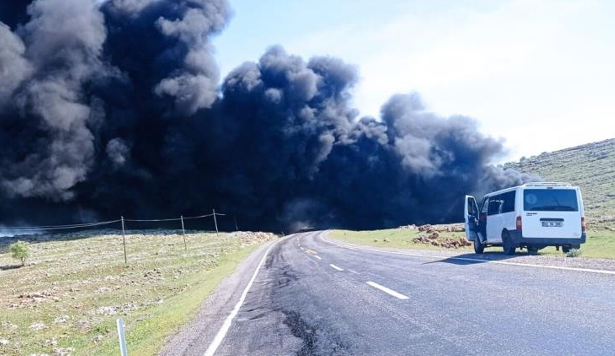 Şırnak'ta dehşet kaza! Ham petrol yüklü tır kamyonetle çarpıştı, yangın çıktı: 2 ölü, 4 yaralı