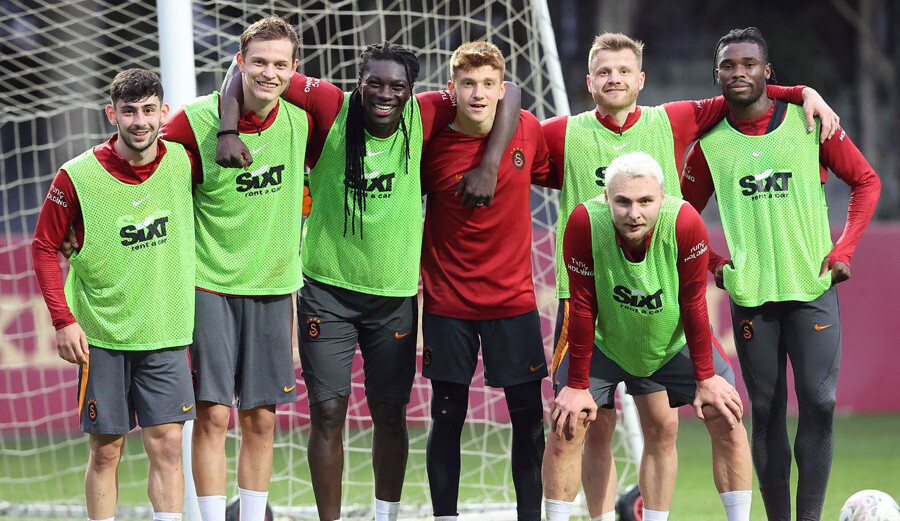 Galatasaray'da Beşiktaş hazırlıkları sürüyor! Bafetimbi Gomis idmanda...