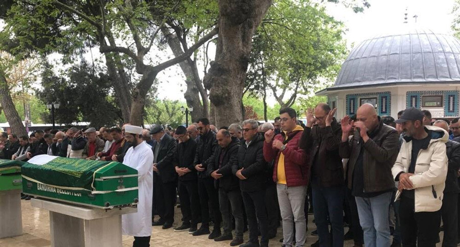 Hande Erçel'in acı kaybı... Dedesini son yolculuğuna uğurladı