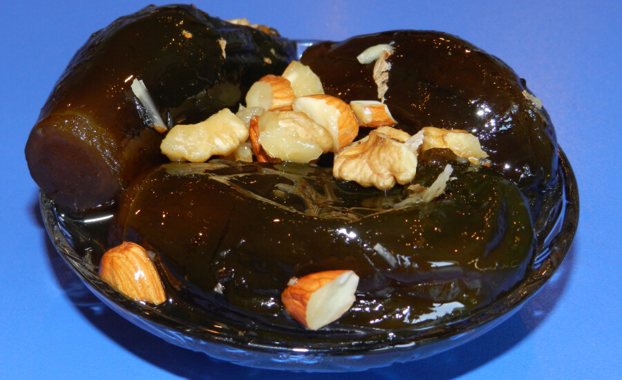 Patlıcanla yapılıyor. Son günlerin en ilginç tatlısı. Hazırlanışı ise çok kolay çıktı…