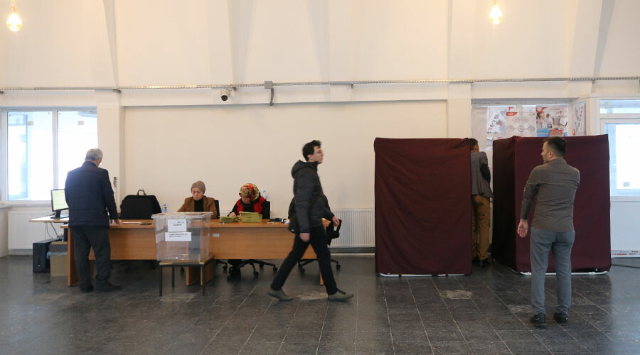 Yurt dışı seçmeni sandığa gidiyor: Sınır kapılarında oy verme işlemi başladı