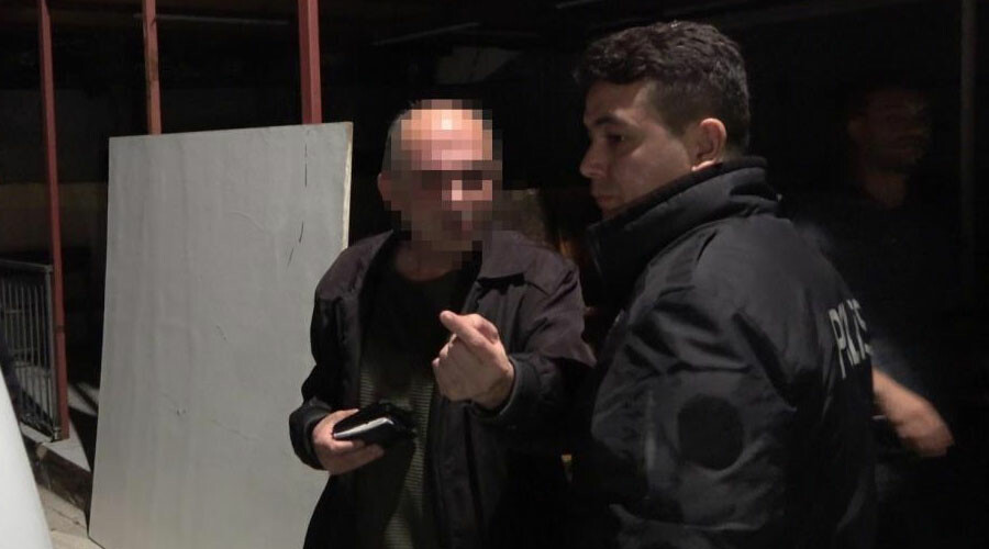 Yakayı ele verince kılıktan kılığa girdiler… Komedi filmi gibi kumar operasyonu: Nikah kıyıyorduk Yakayı ele verince kılıktan kılığa girdiler… Komedi filmi gibi kumar operasyonu: Nikah kıyıyorduk
