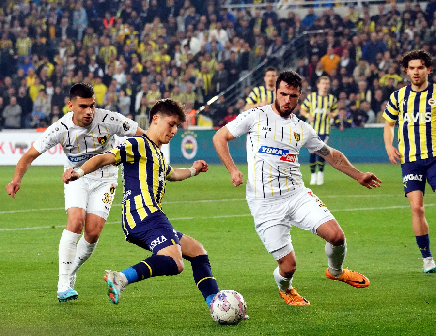 Arda Güler'den büyük başarı! CIES'in 200 kişilik listesine Türkiye'den giren tek futbolcu oldu Arda Güler'den büyük başarı! CIES'in 200 kişilik listesine Türkiye'den giren tek futbolcu oldu