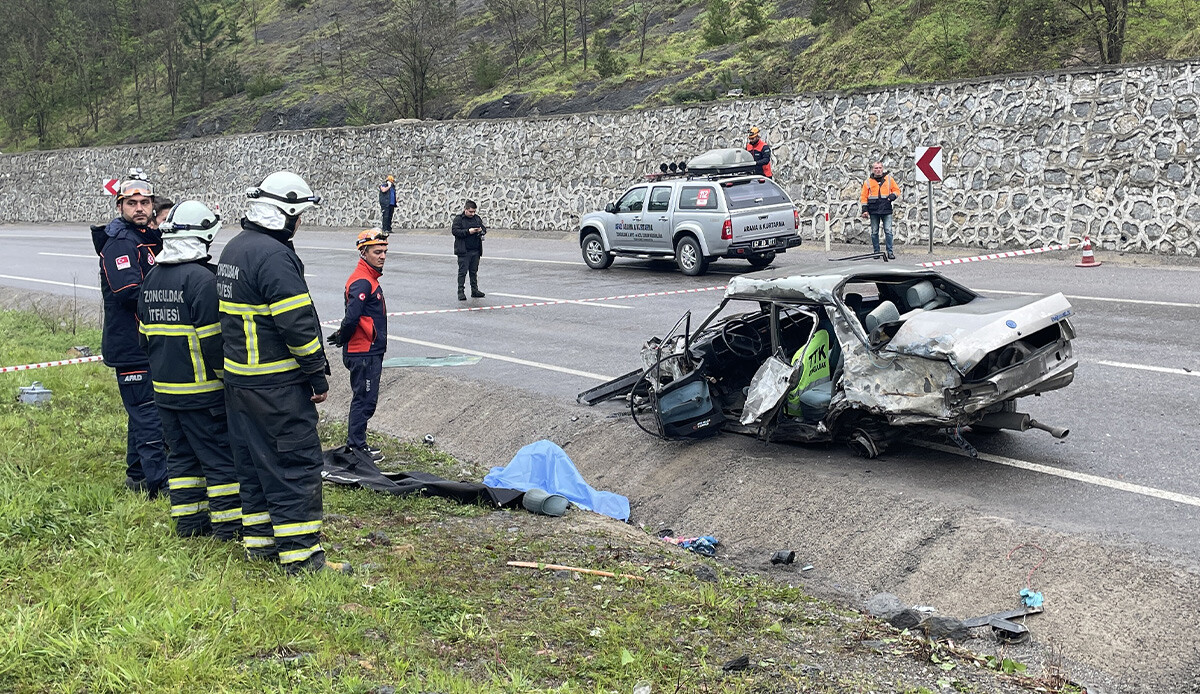 Zonguldak'ta dehşet kaza! İstinat duvarına çarpan otomobildeki 3 kişi öldü, 1 yaralı Zonguldak'ta dehşet kaza! İstinat duvarına çarpan otomobildeki 3 kişi öldü, 1 yaralı