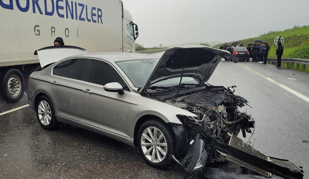 AK Parti Balıkesir Milletvekili Mustafa Canbey, trafik kazası geçirdi