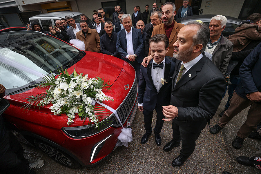 Togg ile bir hayal daha gerçek oldu! Genç çift, yerli otomobili gelin arabası yaptı Togg ile bir hayal daha gerçek oldu! Genç çift, yerli otomobili gelin arabası yaptı