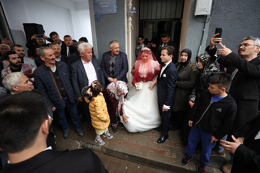 Togg ile bir hayal daha gerçek oldu! Genç çift, yerli otomobili gelin arabası yaptı Togg ile bir hayal daha gerçek oldu! Genç çift, yerli otomobili gelin arabası yaptı