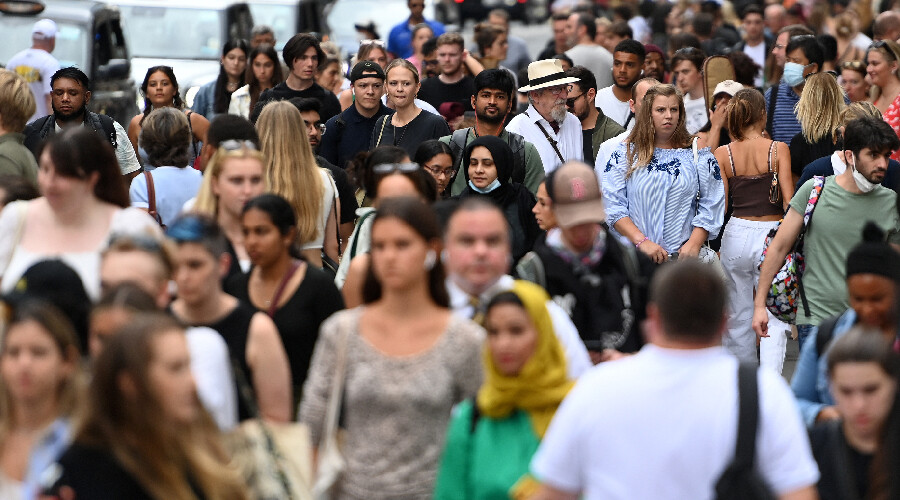 İngiltere'den göçmenleri hayal kırıklığına uğratacak adım! Avam Kamarası onayladı
