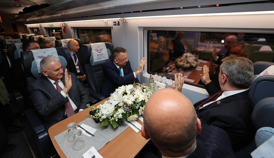 Yerli ray ile ilk sefer: Ankara'dan yola çıkan tren yolcuları Sivas'a ulaştı