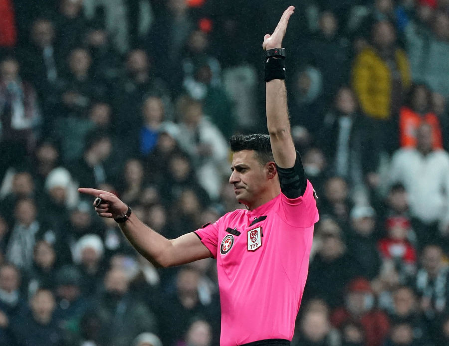 Beşiktaş'tan Ali Şansalan tepkisi: Derbinin hakemi değişsin Beşiktaş'tan Ali Şansalan tepkisi: Derbinin hakemi değişsin