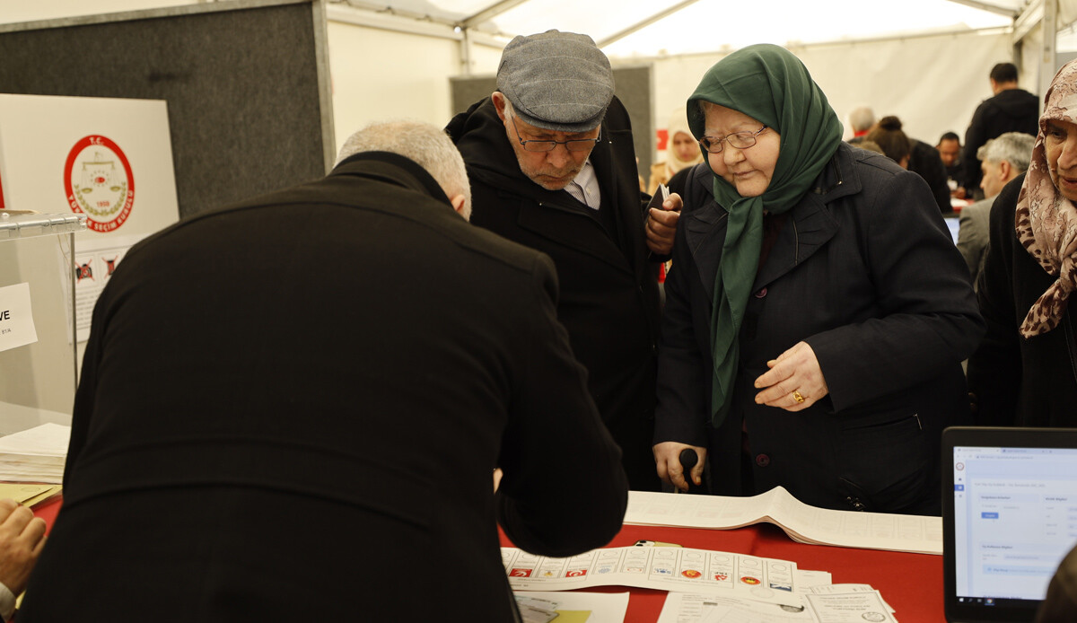 Almanya&#039;dan skandal karar: Sandık kurulmasına izin vermediler