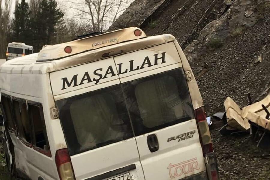 Son dakika: Ankara’da işçi servisi kaza yaptı: Ölüler ve yaralılar var