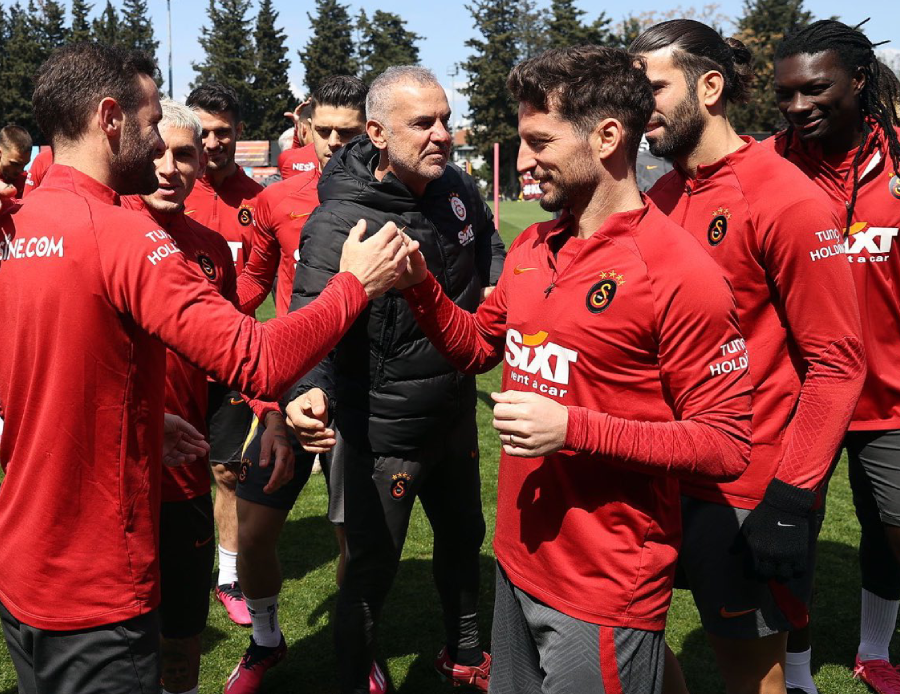 Florya'da renkli anlar: Beşiktaş - Galatasaray derbisi öncesi Juan Mata'ya sürpriz