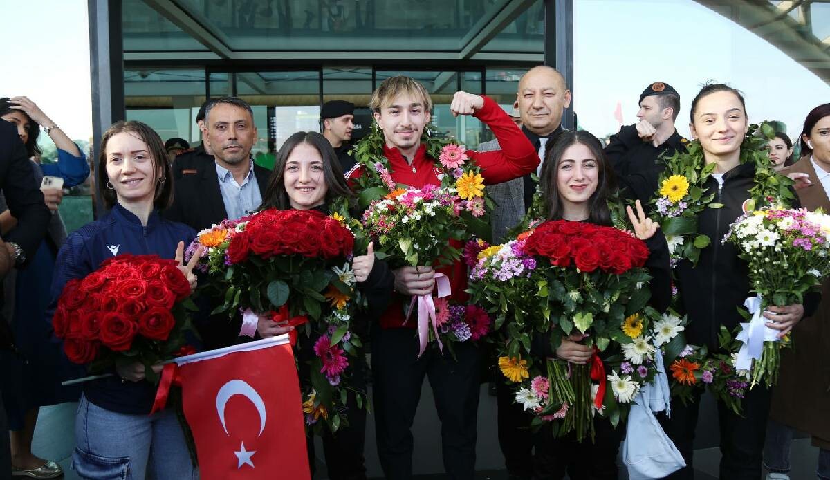 Aliyev’den Türk haltercilere “Devlet nişanı”