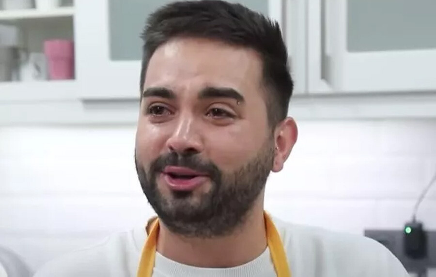 Yayındaki soruyu duyan Kadir Ezildi hüngür hüngür ağlayarak programı terk etti Yayındaki soruyu duyan Kadir Ezildi hüngür hüngür ağlayarak programı terk etti
