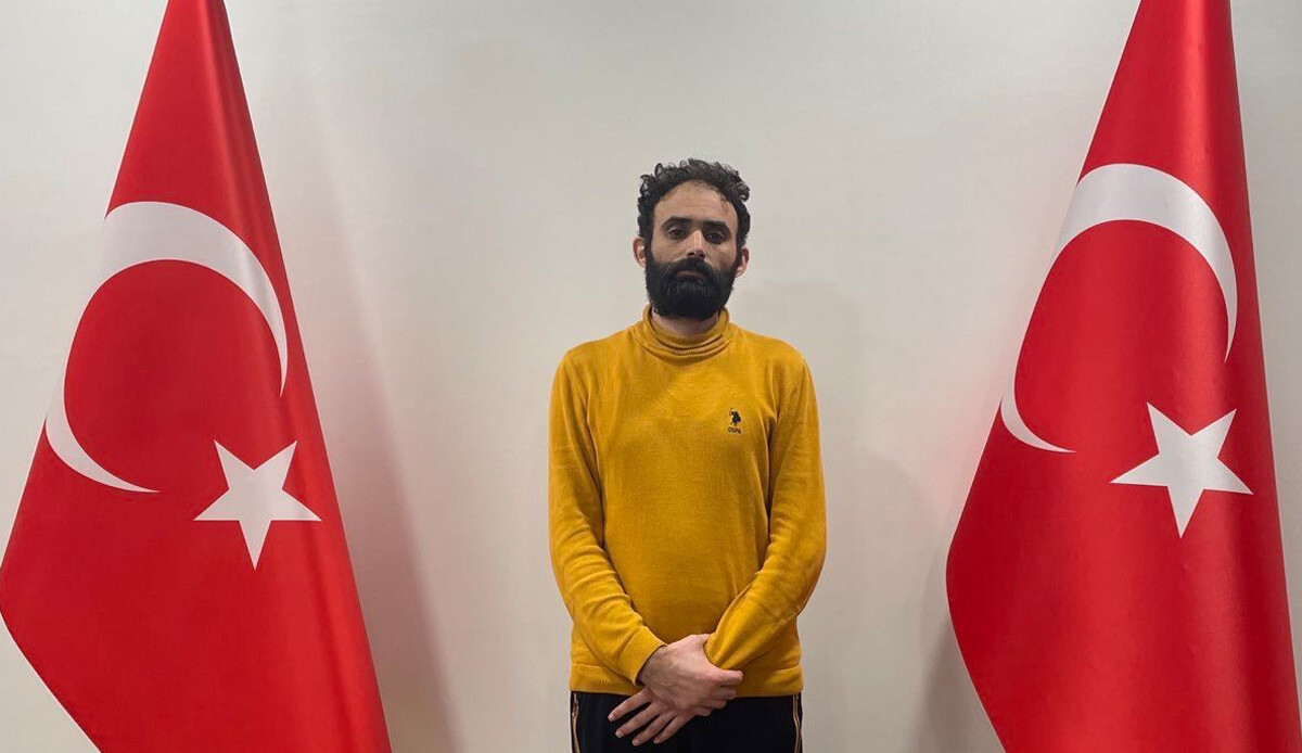 Son dakika: MİT, firari PKK&#039;lı Rasim Akyol&#039;u yurt dışında yakalayarak Türkiye&#039;ye getirdi
