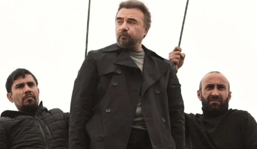 Oktay Kaynarca 30 metreden aşağı atladı, o anlar objektiflere böyle yansıdı