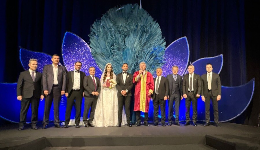 Beşiktaşlı Umut Meraş Merve Aydemir'le evlendi, takım tam kadro düğüne gitti