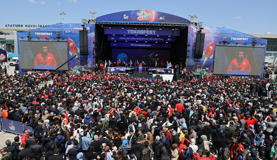TEKNOFEST açılışında Selçuk Bayraktar'dan net mesaj: Milli platformlarımıza sadece millet dokunabilir