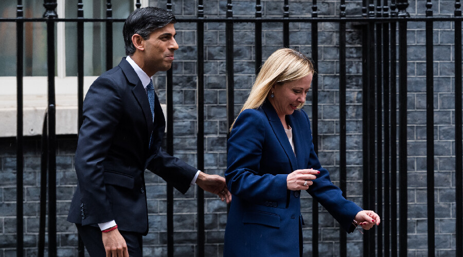 Birbirlerini öve öve bitiremediler! İngiltere ve İtalya mülteci karşıtlığında mutabık kaldı Birbirlerini öve öve bitiremediler! İngiltere ve İtalya mülteci karşıtlığında mutabık kaldı