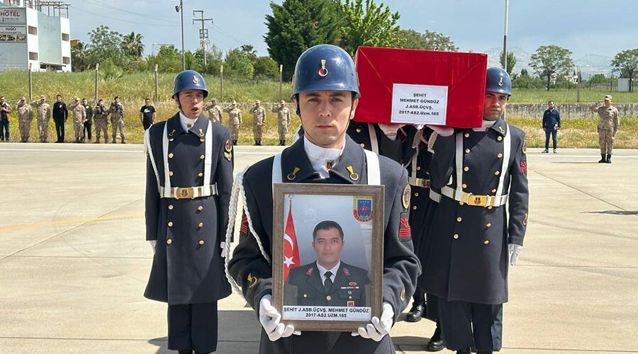 Mardin’de şehit asker için tören: Gözyaşları sel oldu