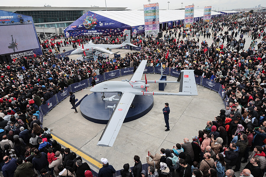Türkiye'nin yeni SİHA'sı Bayraktar TB3'e TEKNOFEST'te yoğun ilgi