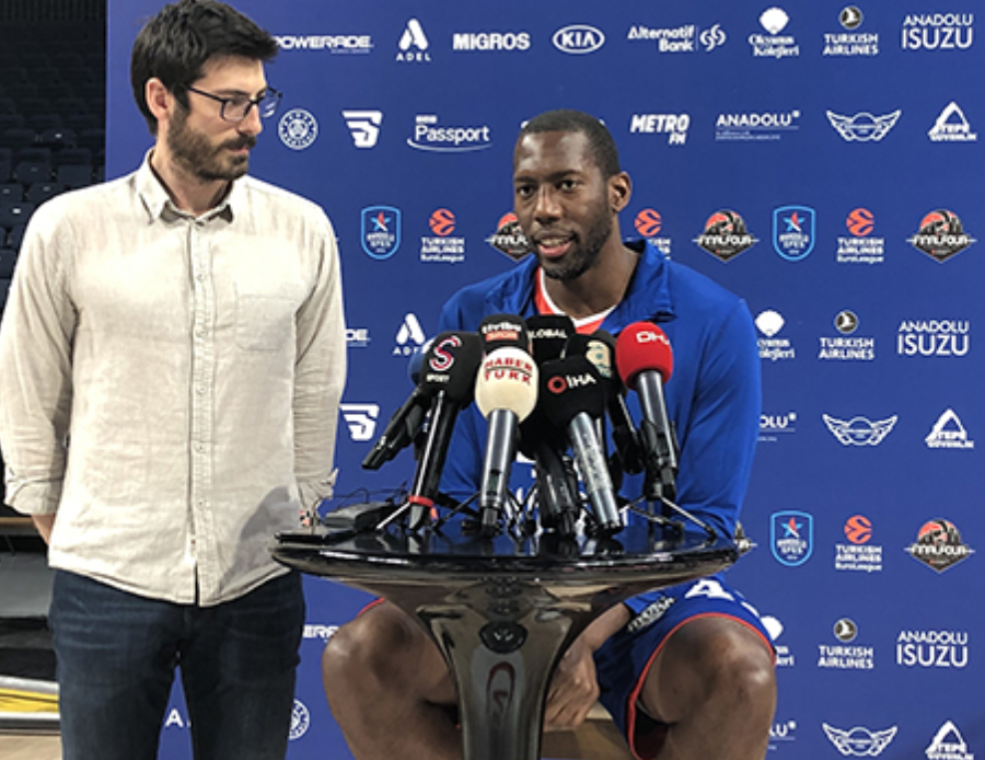 Florya'da trafik kazası geçiren ABD'li basketbolcu Bryant Dunston, hastaneye kaldırıldı