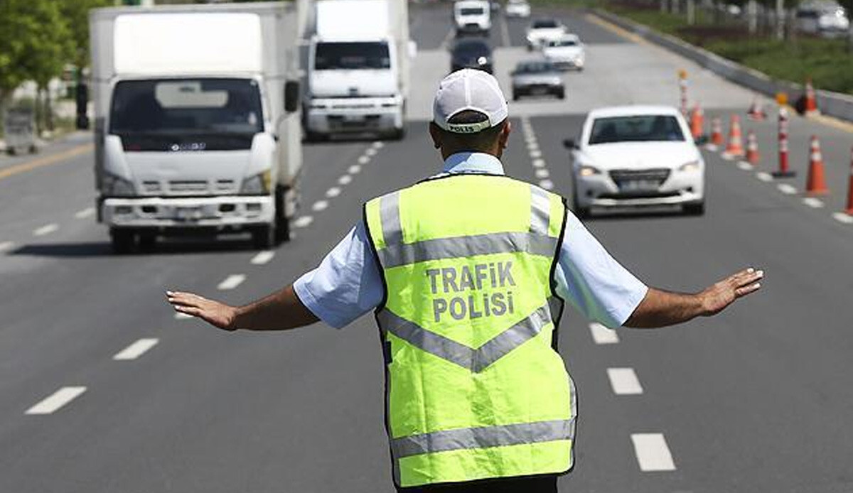 İstanbul’da 1 Mayıs günü yola çıkacaklar dikkat! Bazı yollar trafiğe kapatılacak İstanbul’da 1 Mayıs günü yola çıkacaklar dikkat! Bazı yollar trafiğe kapatılacak