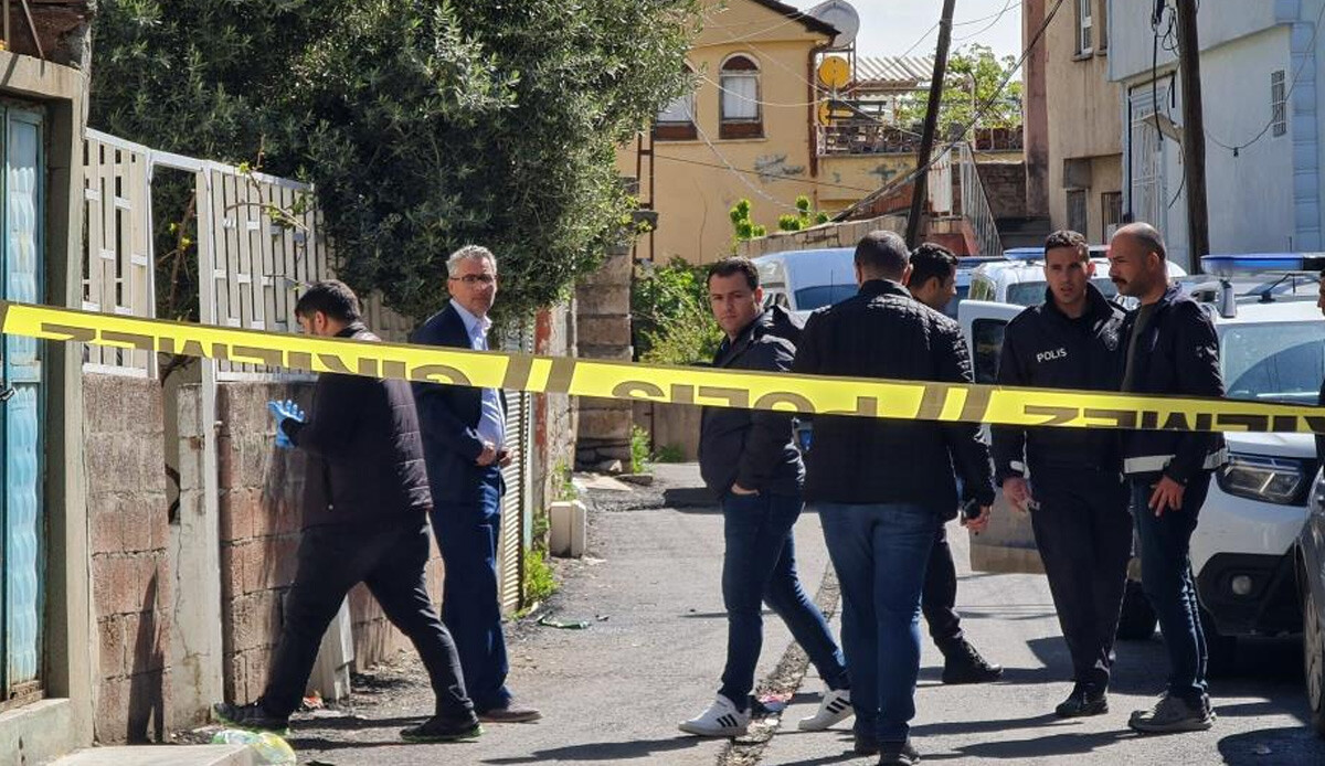 Diyarbakır&#039;da kan donduran cinayet! Eşini ve kuzenini korkunç şekilde öldürdü