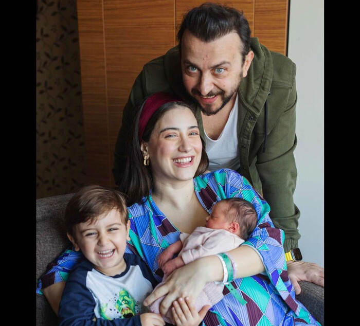Hazal Kaya ile kızı Leyla Süreyya’dan yeni poz! Fotoğrafa düştüğü not gülümsetti