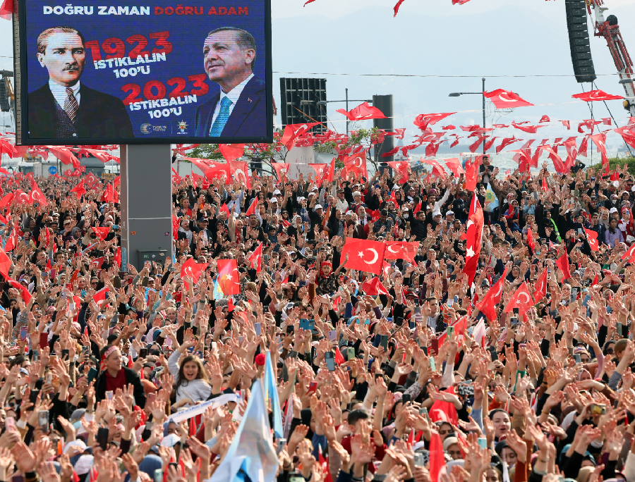 Cumhurbaşkanı Erdoğan: İzmir bu masayı sandığa gömer Cumhurbaşkanı Erdoğan: İzmir bu masayı sandığa gömer