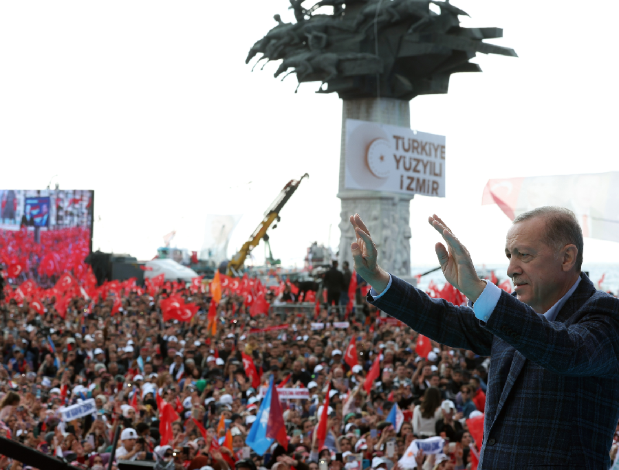 Cumhurbaşkanı Erdoğan: İzmir bu masayı sandığa gömer Cumhurbaşkanı Erdoğan: İzmir bu masayı sandığa gömer