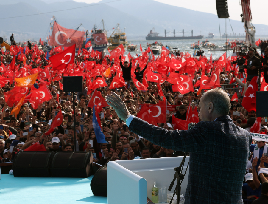 Cumhurbaşkanı Erdoğan: İzmir bu masayı sandığa gömer Cumhurbaşkanı Erdoğan: İzmir bu masayı sandığa gömer