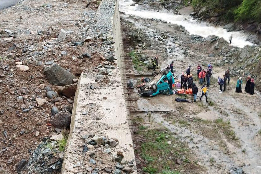 Rize'de feci kaza: Dereye uçan araçtaki 4 kişi hayatını kaybetti
